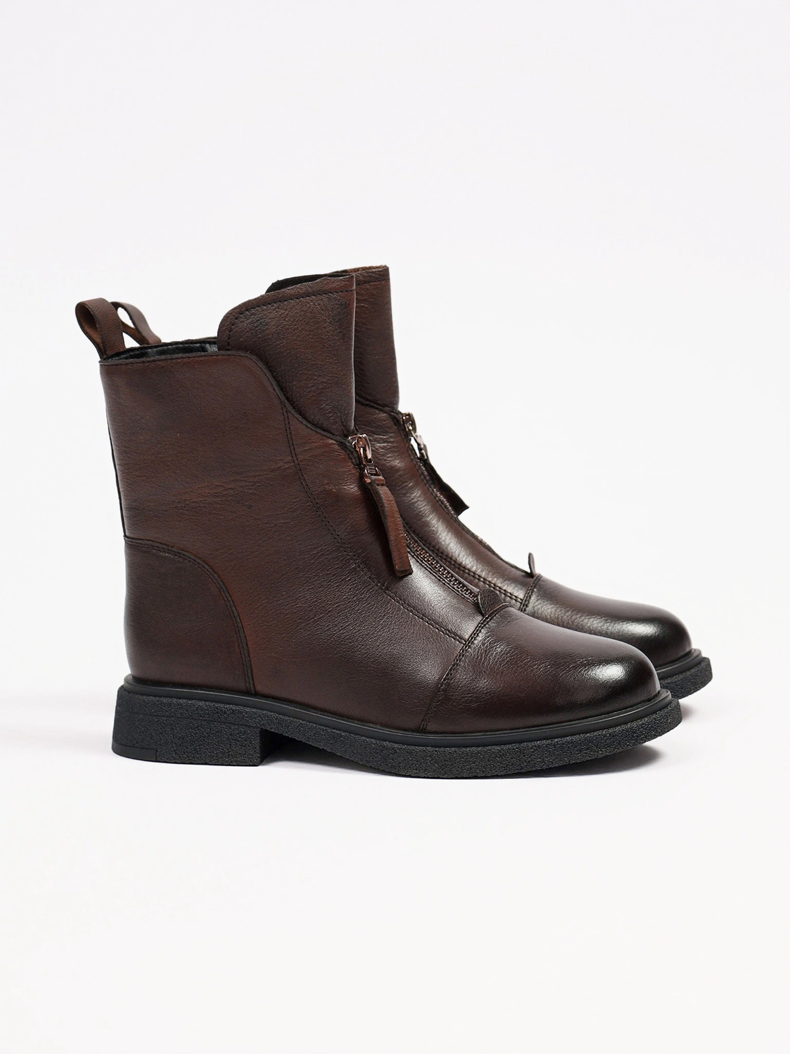 Ботинки коричневого цвета с декоративной молнией спереди